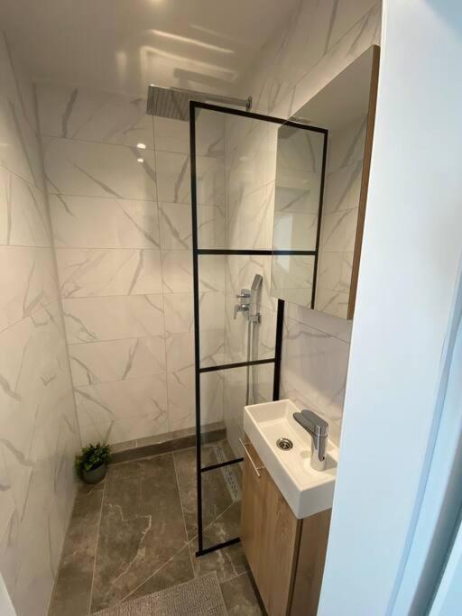 Nisay Home - 3 Room Apartment - A1 Людвигсбург Экстерьер фото