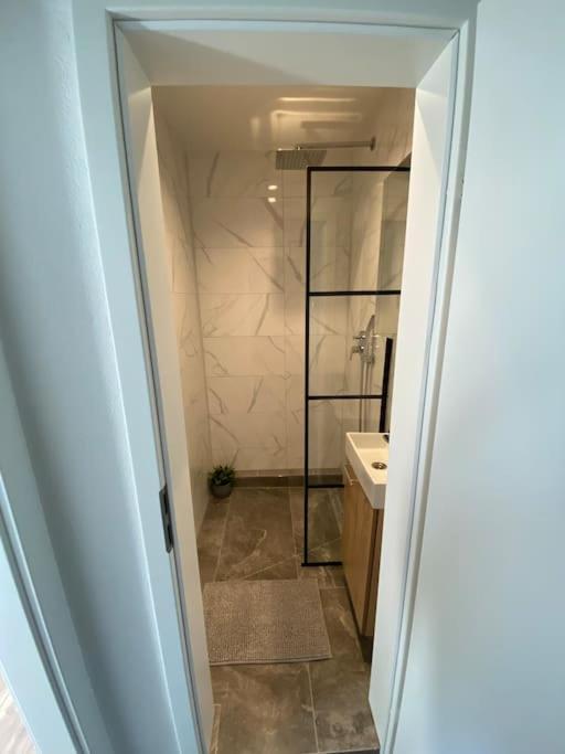 Nisay Home - 3 Room Apartment - A1 Людвигсбург Экстерьер фото